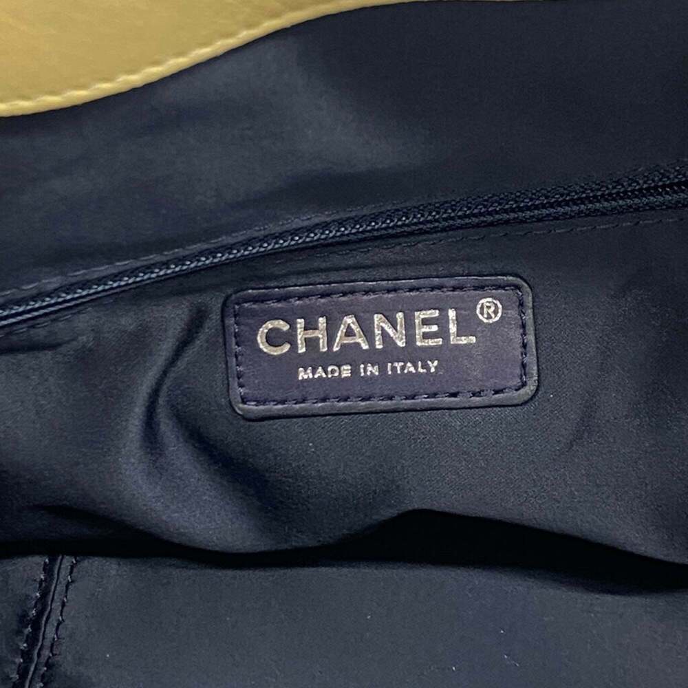 CHANEL Cream Lambskin Leather Tote Bag - Picture 5 of 15